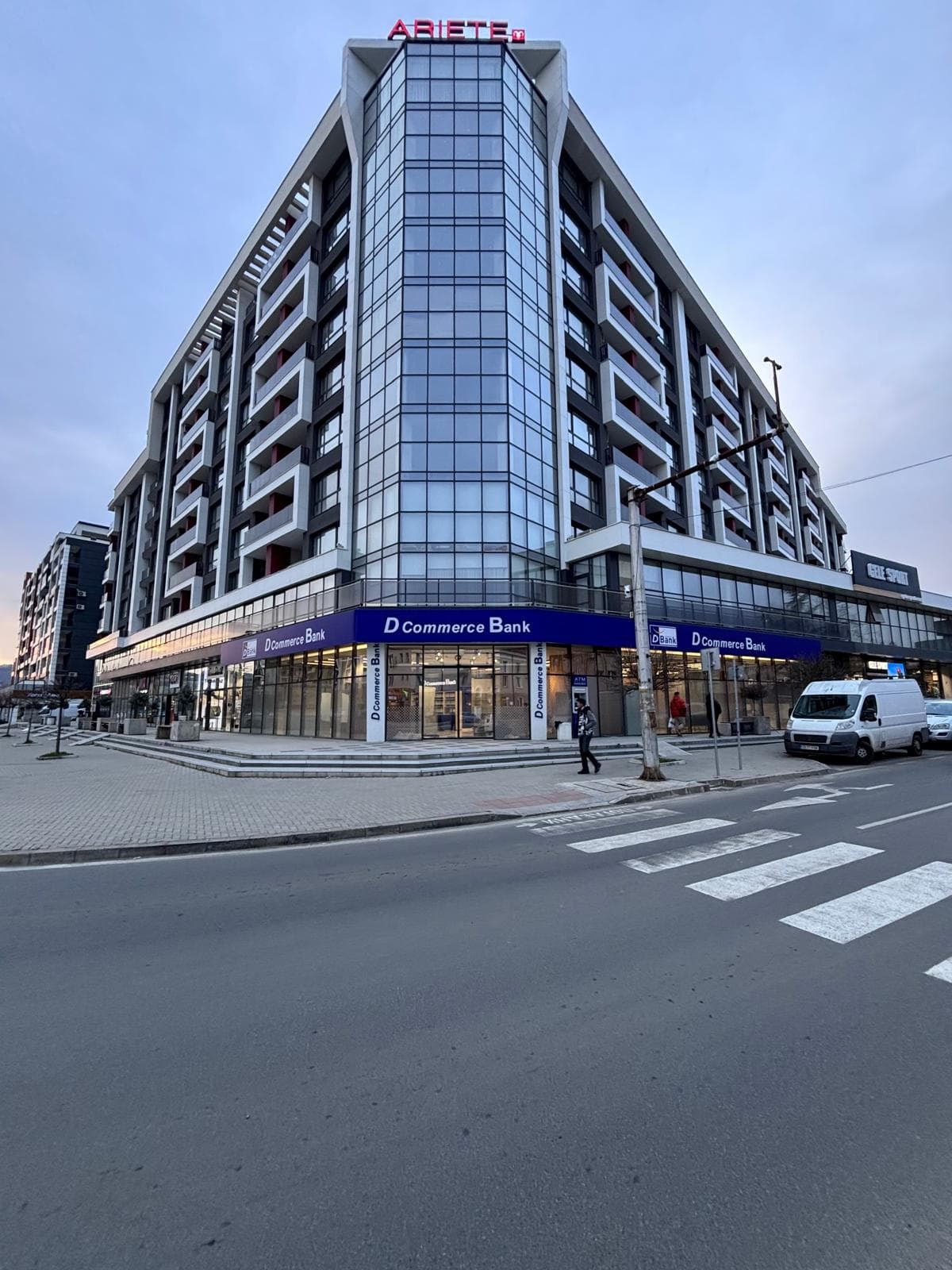 D Commerce Bank - Брандиране на клонове