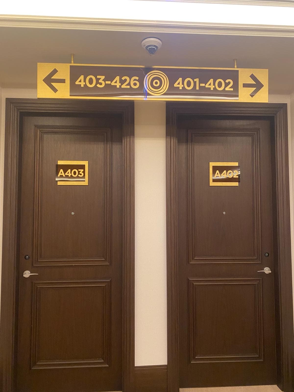 Хотел Goldeneye - Информационни табели