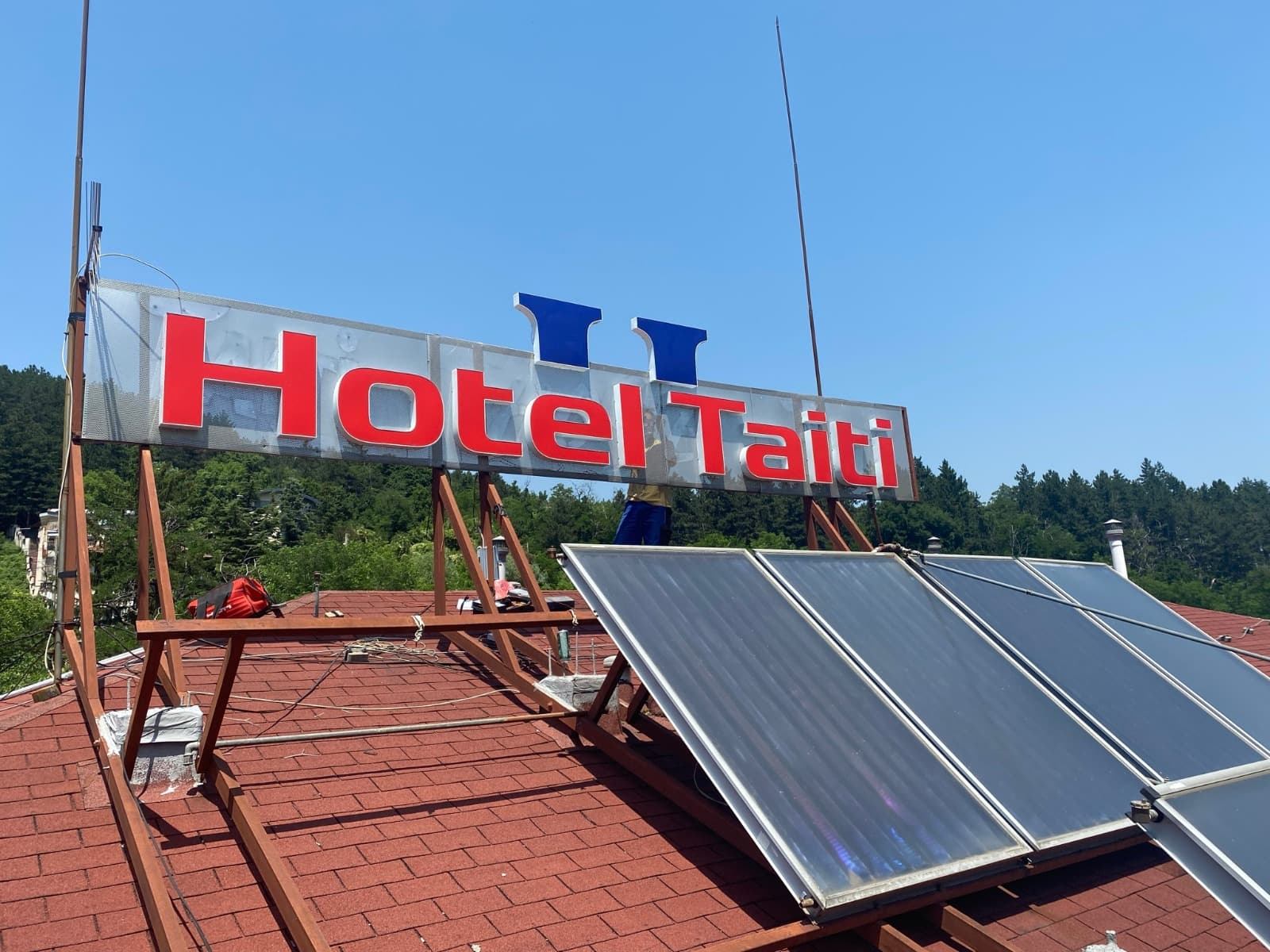 Хотел Таити - Обемни букви