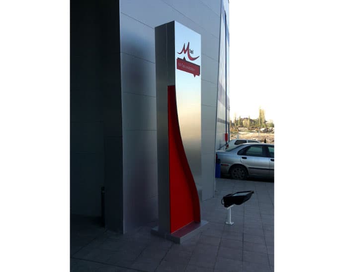 Mtel - Рекламен тотем