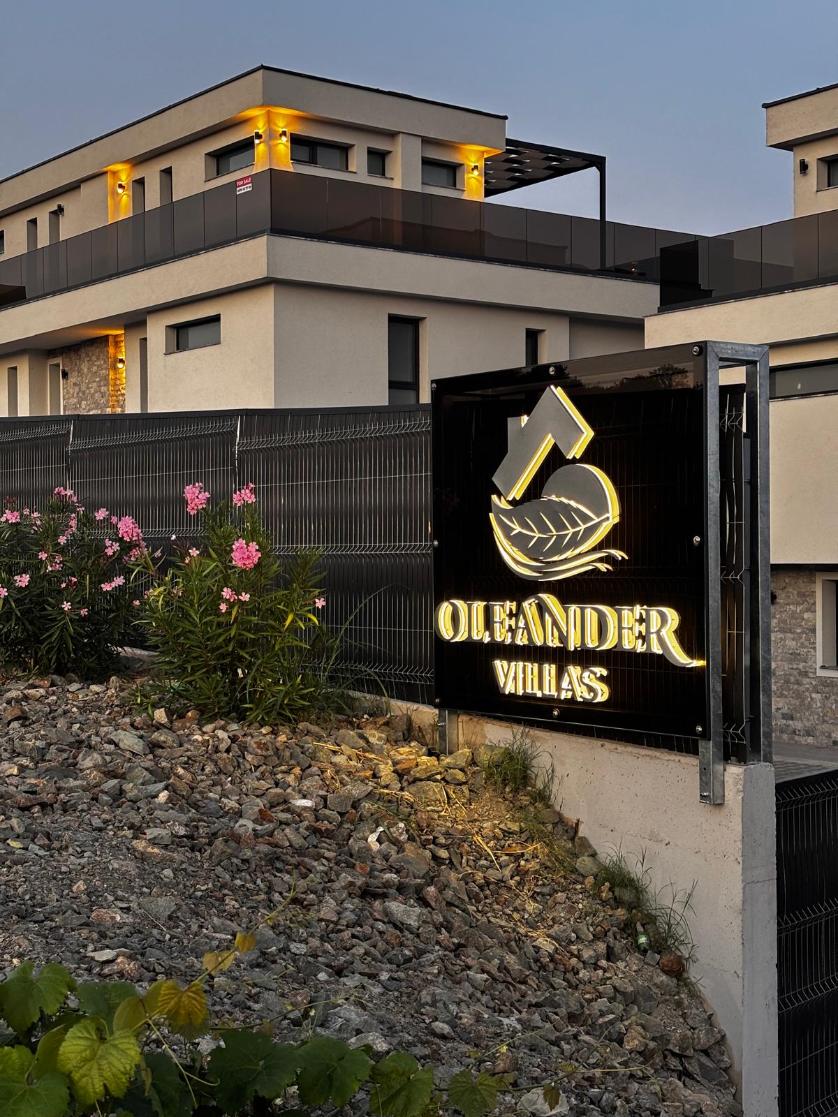Oleander Villas Созопол - Светеща табела с обемни букви на стъклен фон